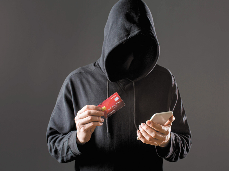 Перед Новым годом, когда люди особенно ждут приятных сюрпризов и дополнительных средств, активизируются те, кто наживается на чужой доверчивости