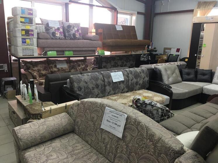 В Калининграде задержали 19-летнего сборщика мебели за кражу стульев и пуфика