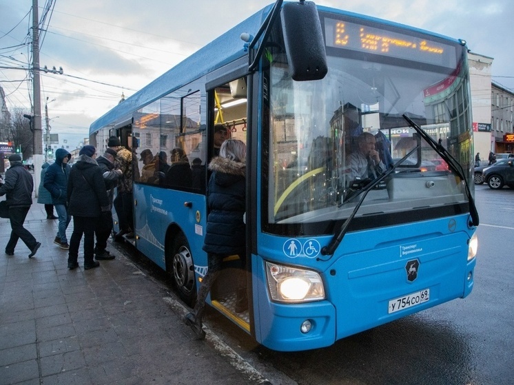 В тверских автобусах теперь можно оплатить проезд нескольких пассажиров одной картой