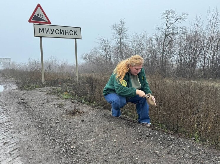 Хакасский депутат привезла для школьного музея землицу из ДНР