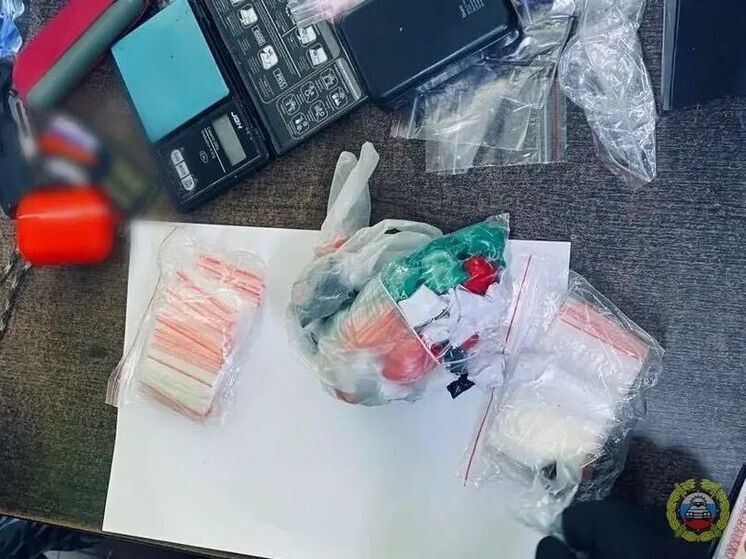 24-летний волгоградец перевозил в машине 73 свертка с наркотиками