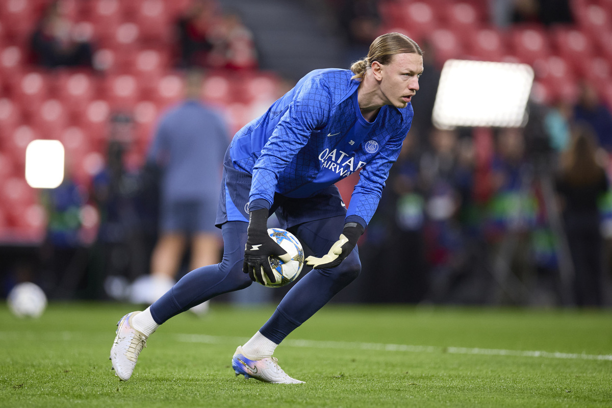 Матвей Сафонов отразил четыре пенальти и принес победу &laquo;ПСЖ&raquo;