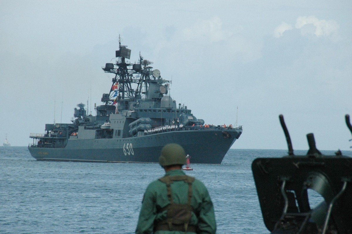 Венесуэла вывела в море военные суда на защиту от США