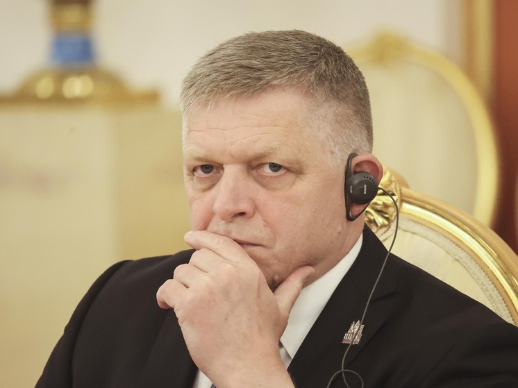 Самолет премьера Словакии Фицо серьезно повредили в аэропорту Брюсселя