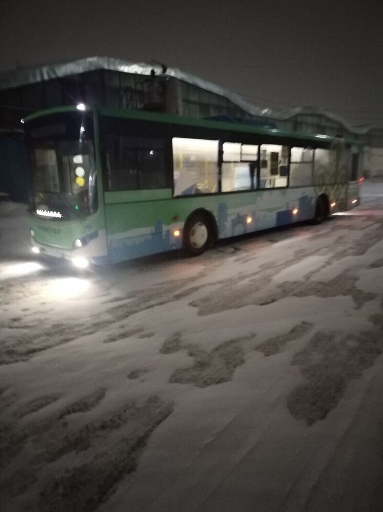 МУП «Городские маршруты» в Улан-Удэ усилило работу автобусов в сложных погодных условиях