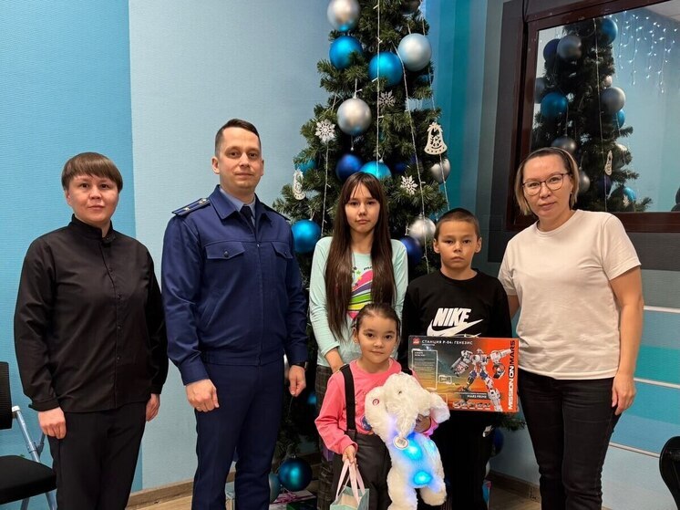 Новогодние желания детей из Яр-Сале исполнили прокуроры