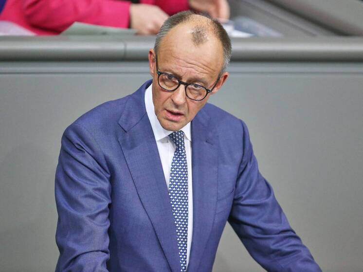 Произошла перепалка в бундестаге, Мерц против АдГ из-за активов России