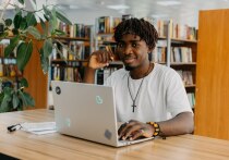 В мире российского высшего образования зажглась новая международная звезда: Белдину Мукуепа, студент радиотехнического факультета Омского государственного технического университета, вошёл в число победителей масштабного конкурса «WOW! RUSSIA»