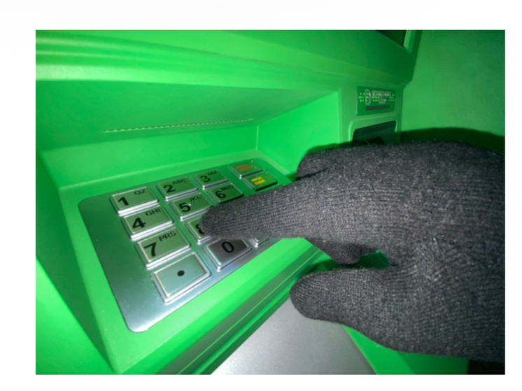 В Смоленске местная жительница стала жертвой мошенников, потеряв 177 000 рублей