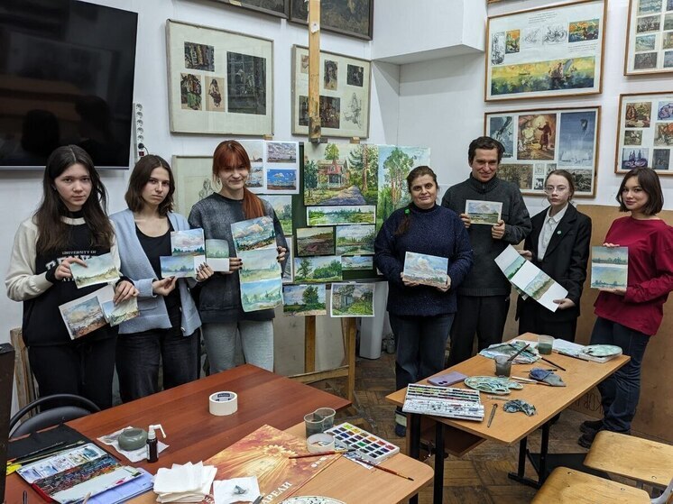 Юным художникам Пензы провели мастер-класс «Этюды пейзажа»