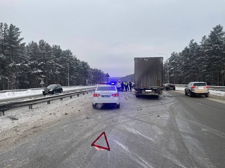 На 337-м километре дороги Пермь – Екатеринбург произошло массовое ДТП