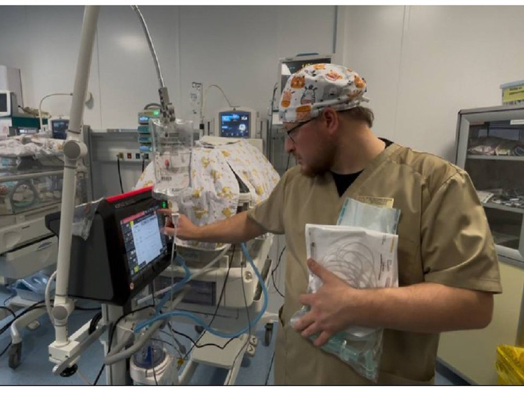 Младенца с массой тела 670 граммов выходили вологодские врачи