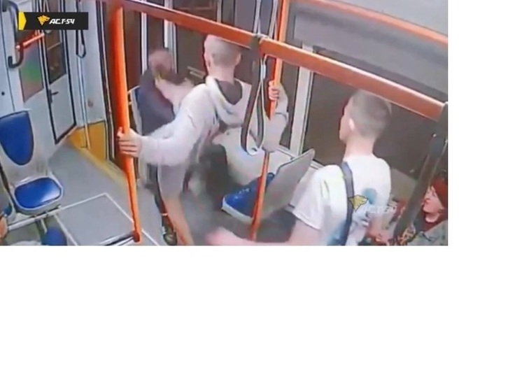 Дело о драке в трамвае: адвокат требует освободить новосибирского подростка из СИЗО
