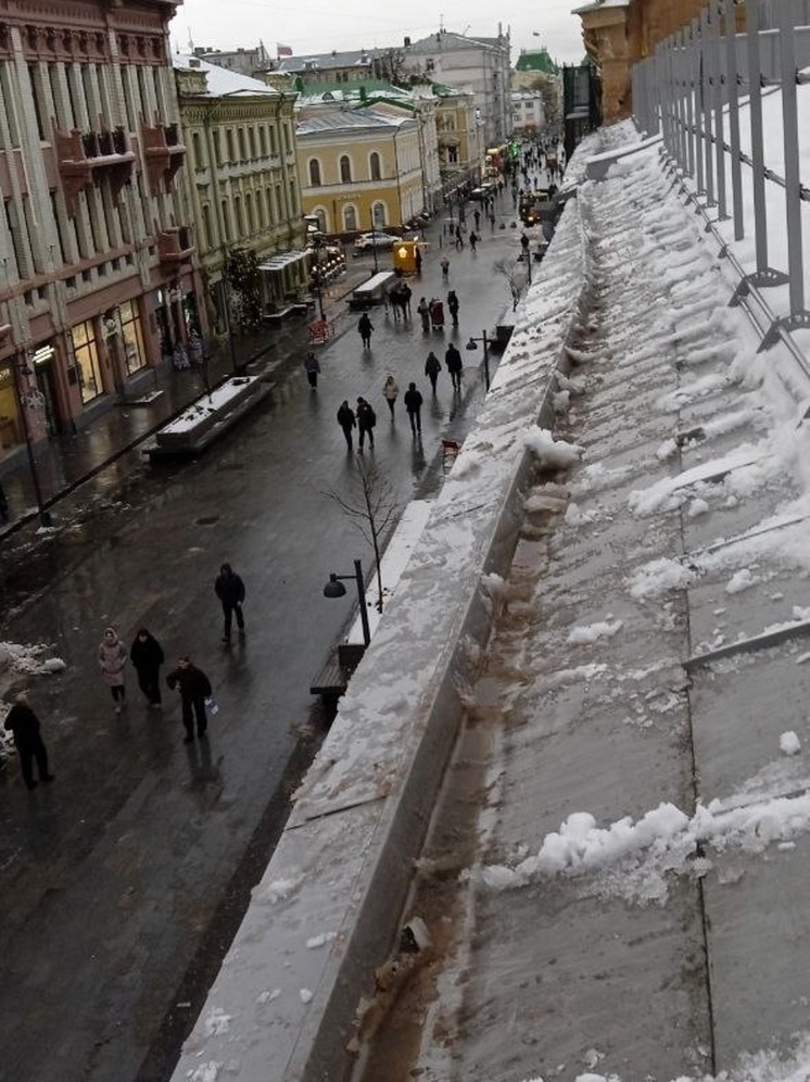 ДУКи: Крыши домов в Нижнем Новгороде регулярно чистят от снега и льда