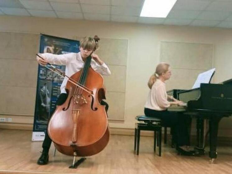Юный астраханец стал лауреатом конкурса контрабасистов в Петербурге