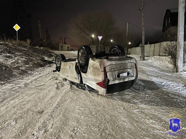 4 парней пострадали после опрокидывания внедорожника в Самарской области