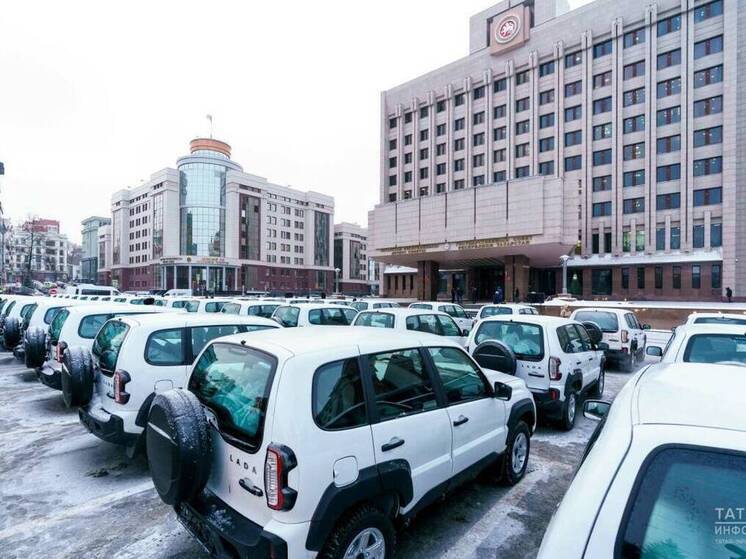 Ключи от новых машин Минниханов вручил районам Татарстана