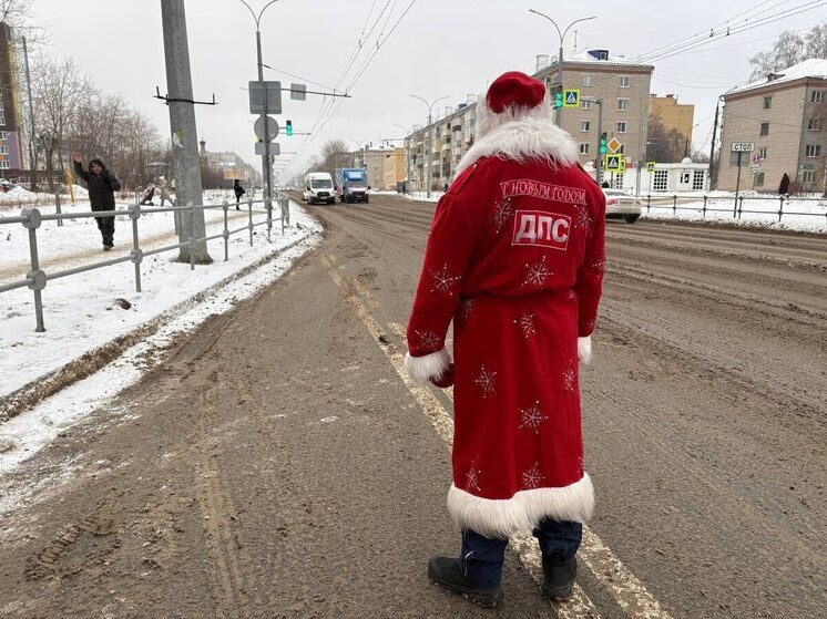 Полицейский Дед Мороз приступил к дежурству на дорогах Чувашии