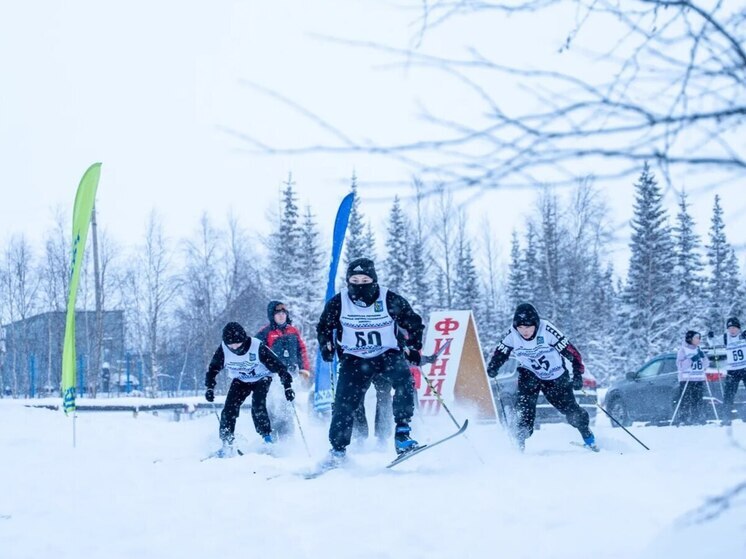 Жителей Аксарки приглашают кататься на коньках и лыжах