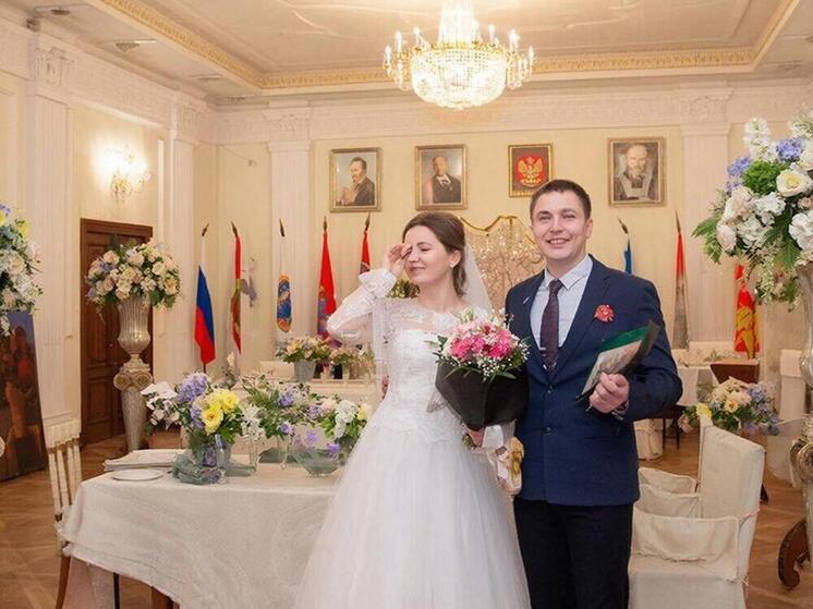 Глава города Смоленска поздравил работников ЗАГСа с профессиональным праздником