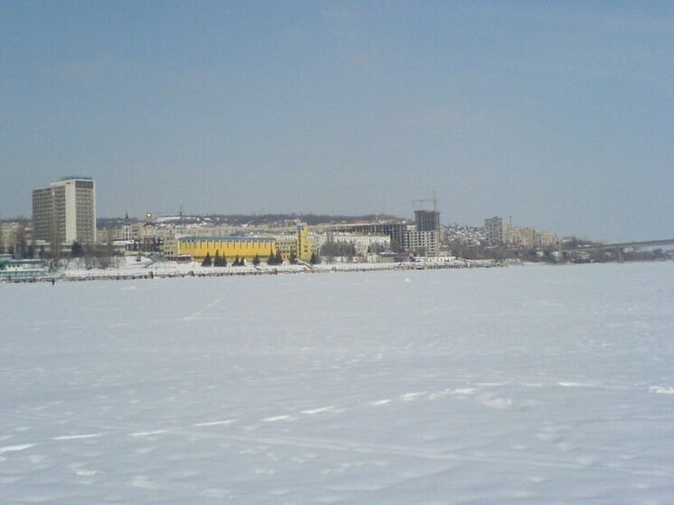 Мэр Саратова ограничил доступ на лед Волги