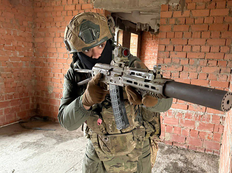 С гвардейцами-разведчиками удалось пообщаться в одном из штурмовых подразделений группировки  «Восток», когда они тренировались на прифронтовом полигоне