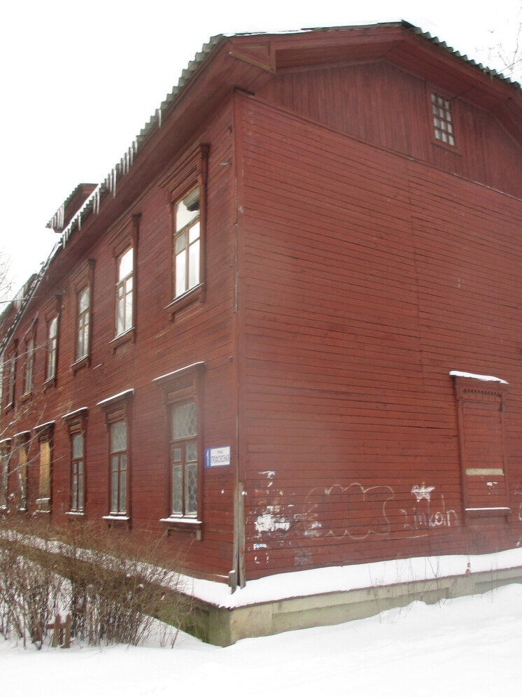 В Серпухове снесли аварийный жилой дом столетней постройки