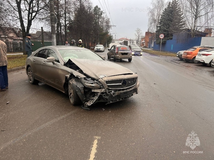 В Бежицком районе Брянска столкнулись два автомобиля