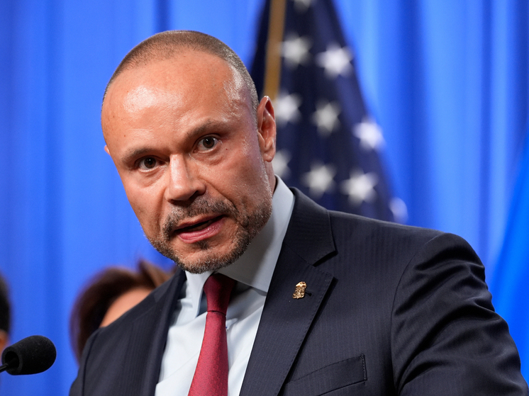 Популярный ведущий подкастов объявил о скором уходе с поста замдиректора ФБР