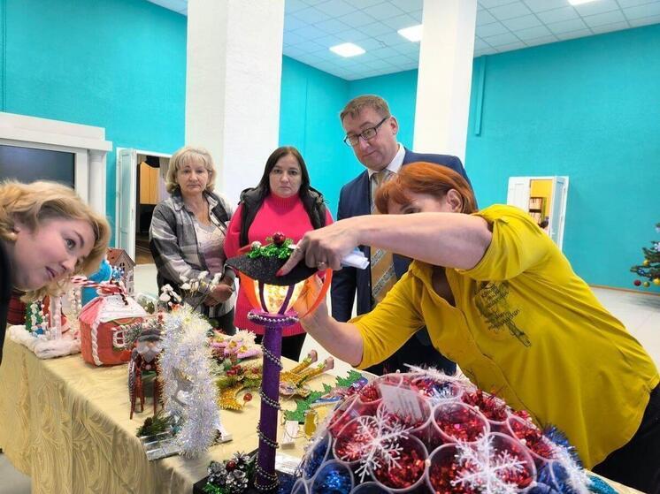 Новогодние ёлки в Ярославле украсят игрушки, созданные детьми из Акимовского округа