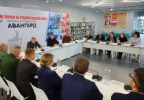 Губернатор Волгоградской области Андрей Бочаров провел выездное совещание, посвященное итогам развития инфраструктуры центра военно-патриотического воспитания «Юный ястреб» и оборонно-спортивного лагеря «Авангард» в 2025 году