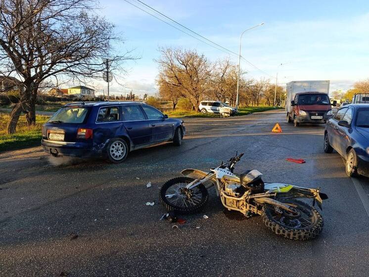 Под Севастополем иномарка столкнулась с мотоциклом