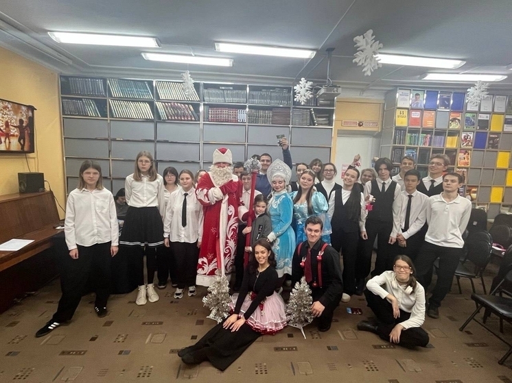 Студенты Краснодарского кооперативного института организовали новогоднее представление для школьников
