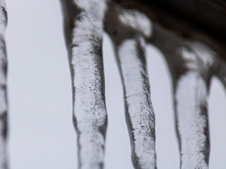 Наледь с козырька балкона унесла жизнь пожилого липчанина