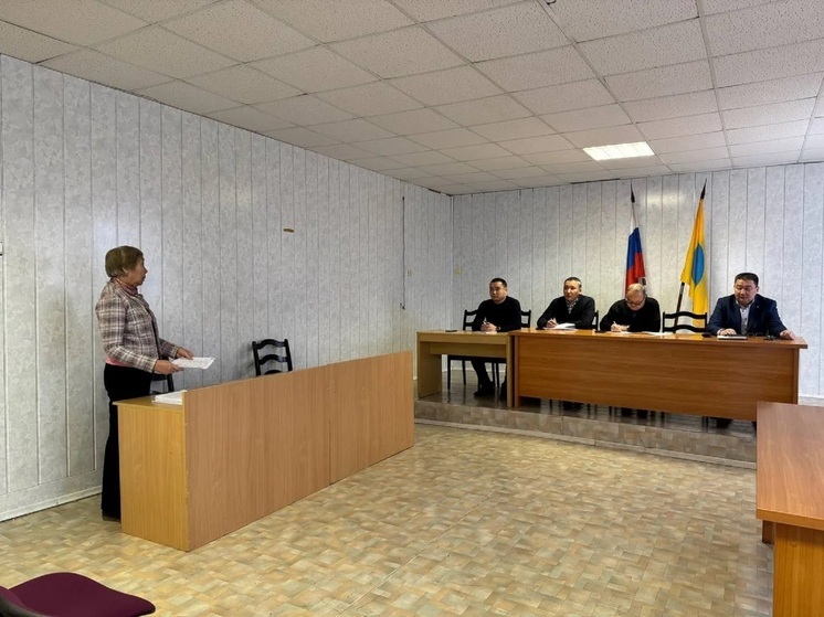 В районе Калмыкии провели совещание, посвященное борьбе с теневой занятостью