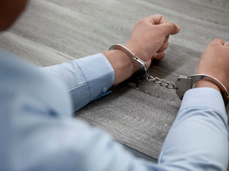 Полицейские задержали обманувшего брянца с покупкой автомобиля мошенника