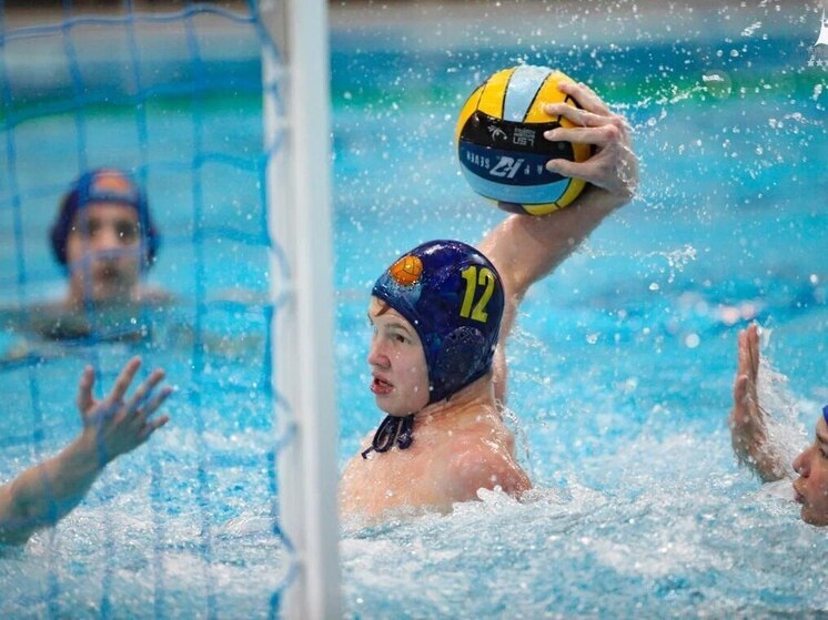 Команда Ленобласти по водному поло выбилась в лидеры 2-го тура первенства России