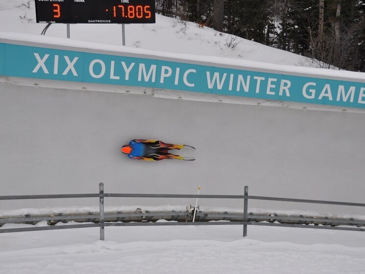Уже на этапе Кубка мира в Лейк-Плэсиде FIL известила трех саночников о лишении допуска к стартам