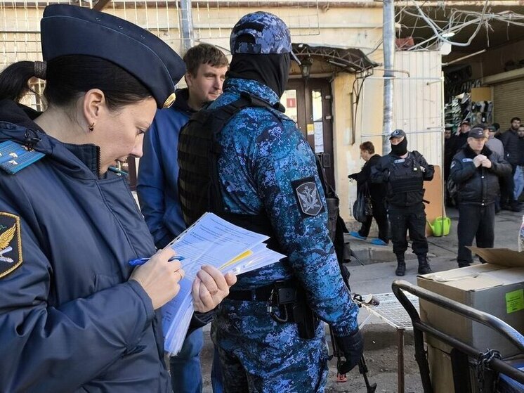 В Апраксином дворе в Петербурге закрыли нелегальные магазины