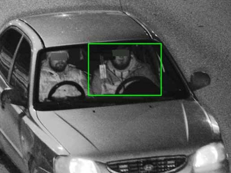 В Омске на камеры попала иномарка с двумя рулями