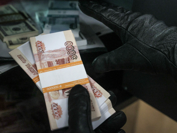 Неадекватный посетитель избил продавщицу и забрал выручку из кассы в Азове