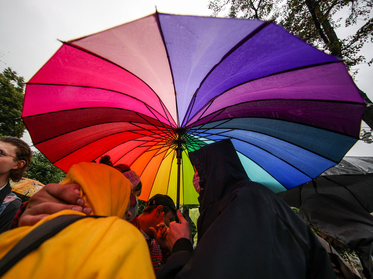 Парламент Казахстана одобрил закон о запрете пропаганды ЛГБТ*, следуя примеру России