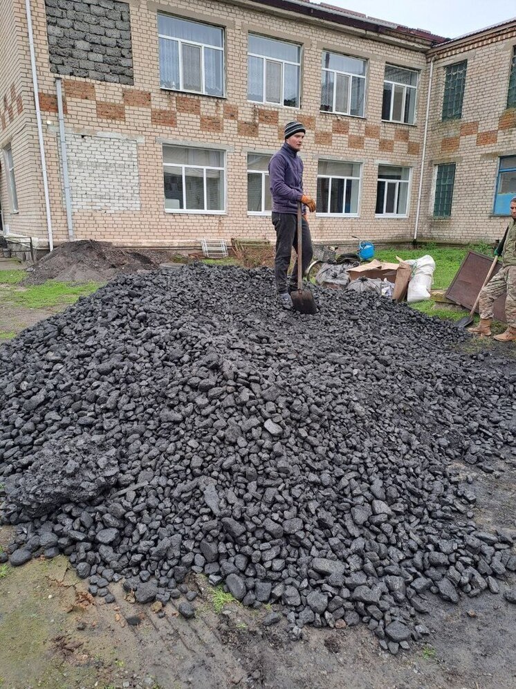 В школы Каховского округа доставили уголь для отопления в зимний период