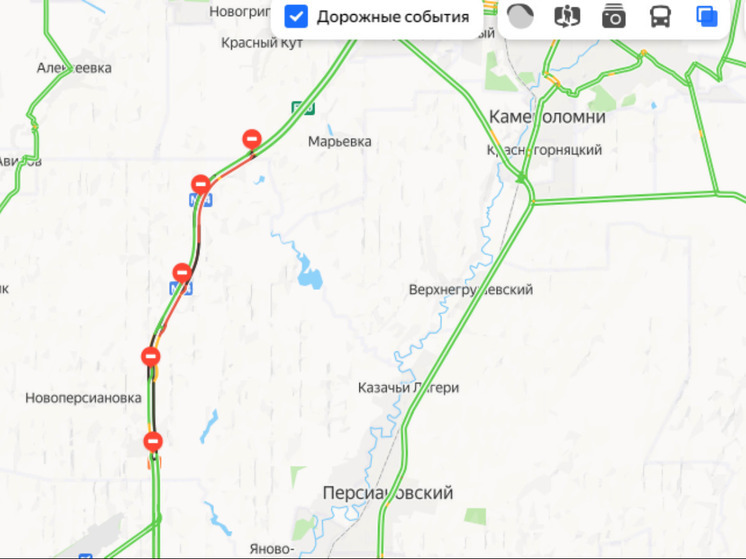 Адская пробка сковала движение на М-4 в районе аэропорта Платов в Ростовской области