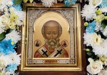 По народному календарю 19 декабря 2025 года отмечается день Николы Зимнего. Православная церковь вспоминает в этот день одного из самых почитаемых на Руси святых — Николая Угодника, или, как его чаще называют, Николая Чудотворца. Считается, что свет своей будущей славы он показал людям с самого рождения.