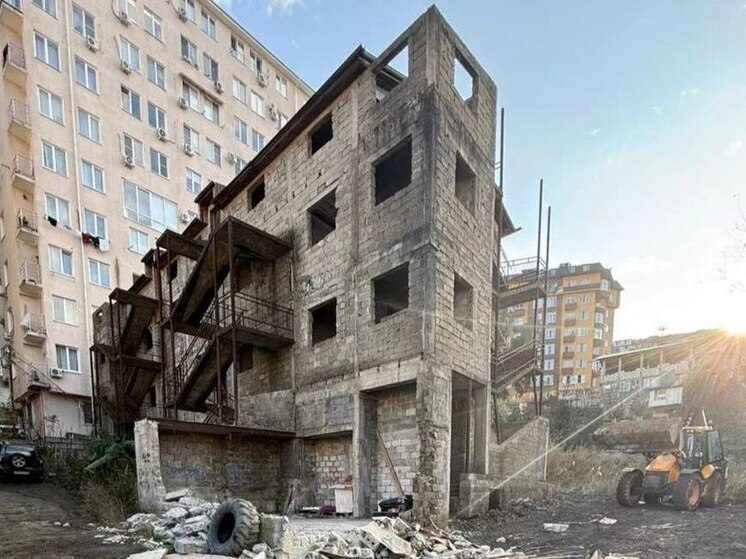 В Сочи демонтируют 3 крупных самостроя