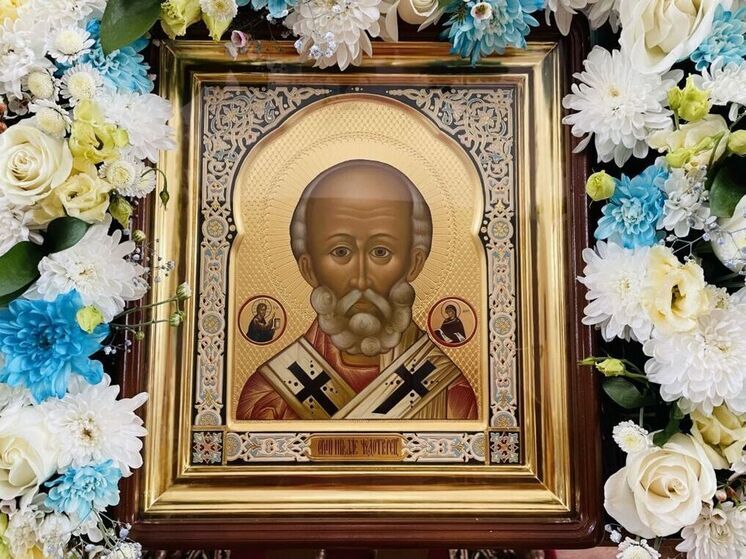 По народному календарю 19 декабря 2025 года отмечается день Николы Зимнего. Православная церковь вспоминает в этот день одного из самых почитаемых на Руси святых — Николая Угодника, или, как его чаще называют, Николая Чудотворца. Считается, что свет своей будущей славы он показал людям с самого рождения.