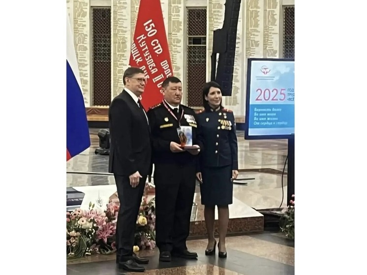 Врач-онколог из Якутии Леонид Егоров награждён медалью за самоотверженность