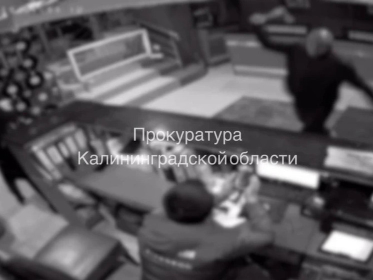 В Советске агрессор грозил топором сотрудникам бара за отказ включить песню