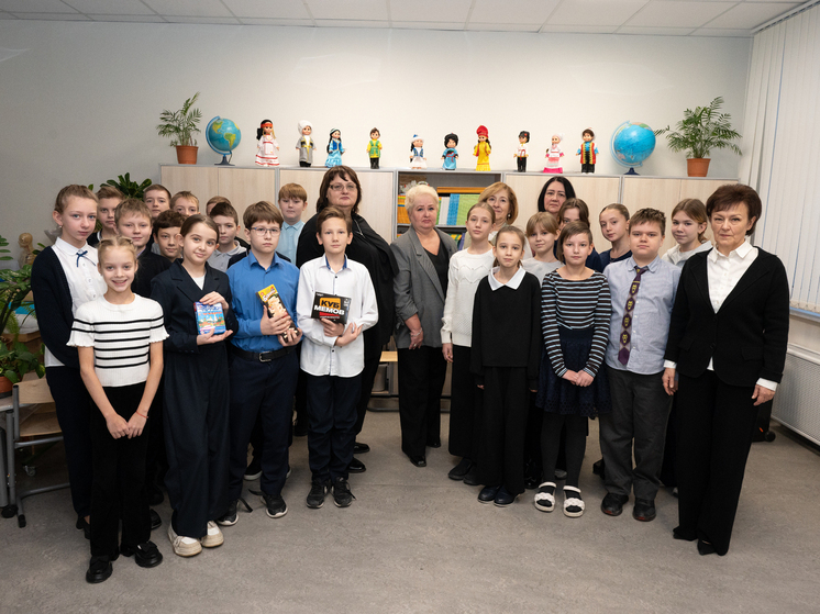 Рисунок серпуховской школьницы согревает сердца бойцов на передовой: видео